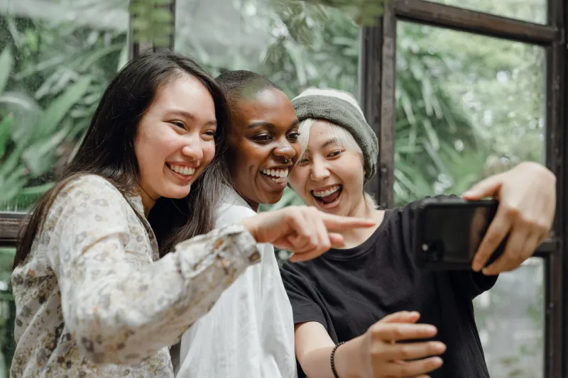 From Solo Scratch to Squad Goals: How Americans Are Building Communities Around Instant-Win Games